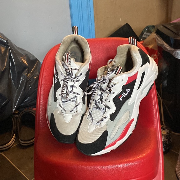 Filas - Picture 3 of 3